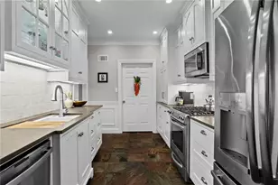 5241 Glenridge Dr, Atlanta, GA 30342 - Photo 8