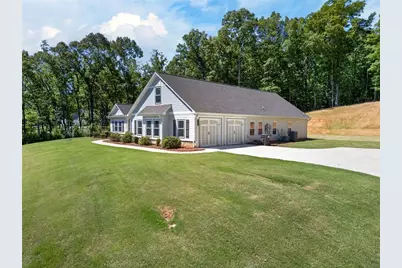 173 W Lake Boulevard, Carrollton, GA 30116 - Photo 2