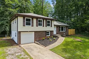 498 Queen Aliese Ln Ln, Jonesboro, GA 30236 - Photo 2
