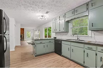 5148 Rocky Glen, Stone Mountain, GA 30088 - Photo 10