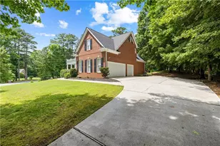 340 Broadmoor Dr, Fayetteville, GA 30215 - Photo 2