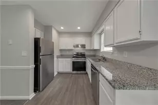 1008 Huntington Trce SE, Smyrna, GA 30082 - Photo 4