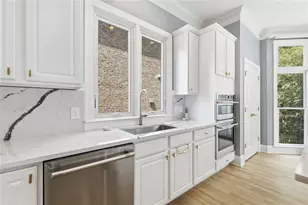 2482 Manor Walk, Decatur, GA 30030 - Photo 16