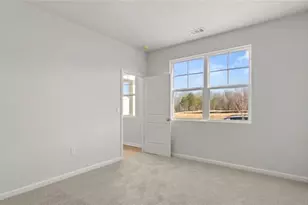 129 King Vlg, Braselton, GA 30517 - Photo 2