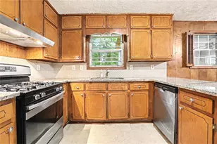 815 Dunleith Ct, Stone Mountain, GA 30083 - Photo 16