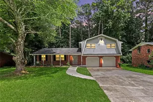 815 Dunleith Ct, Stone Mountain, GA 30083 - Photo 4