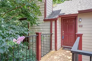 915 Wentworth Ct, Johns Creek, GA 30022 - Photo 2