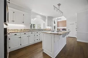 7525 S Spalding Lake Dr, Sandy Springs, GA 30350 - Photo 18