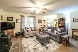 712 Honeysuckle Ln, Temple, GA 30179 - Photo 4