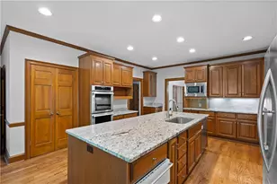 9335 Huntcliff Trce, Sandy Springs, GA 30350 - Photo 12