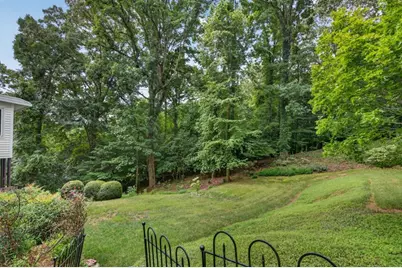 5274 Powers Ferry Road NW, Sandy Springs, GA 30327 - Photo 32