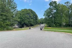 180 Smokey Ridge Dr, Newnan, GA 30263 - Photo 2