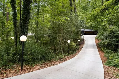 922 Barton Woods Road NE, Atlanta, GA 30307 - Photo 4