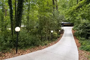 922 Barton Woods Rd NE, Atlanta, GA 30307 - Photo 4