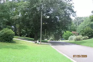 5159 Stratham Dr, Dunwoody, GA 30338 - Photo 2