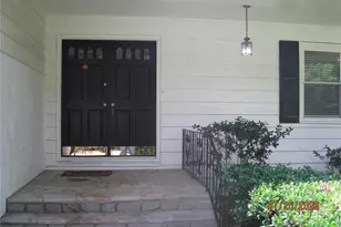 5159 Stratham Dr, Dunwoody, GA 30338 - Photo 12