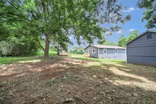 240 Jackson St, Barnesville, GA 30204 - Photo 18