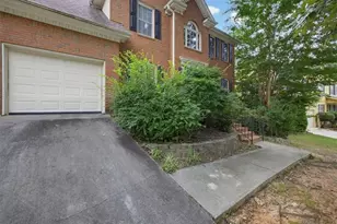 1069 Sunny Field Ln, Lawrenceville, GA 30043 - Photo 2