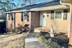 637 Rae Dr, Lawrenceville, GA 30044 - Photo 2