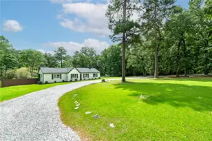3930 West Side Pl, Ellenwood, GA 30294 - Photo 4