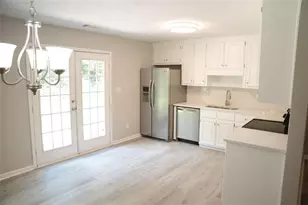 1215 Brown's Country Ln, Locust Grove, GA 30248 - Photo 4