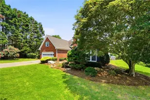 1115 Burlington Ct, Suwanee, GA 30024 - Photo 2