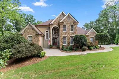 2819 NE Point Overlook, Gainesville, GA 30501 - Photo 2