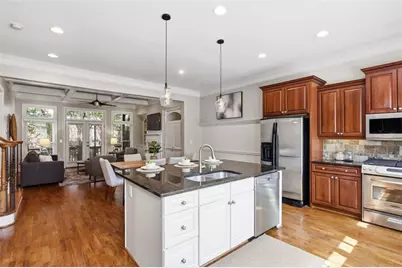 810 Highland Green Way NE, Atlanta, GA 30306 - Photo 8
