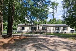 425 Sycamore Dr, Eastman, GA 31023 - Photo 1
