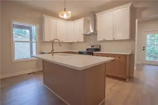 604 Trump Ct, Carrollton, GA 30116 - Photo 4