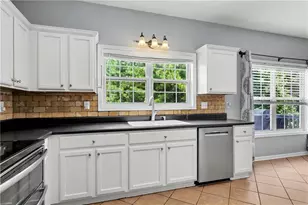 1128 Bankside Ct, Buford, GA 30518 - Photo 8