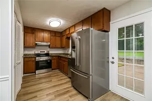 3413 Creekwood Dr SE, Conyers, GA 30094 - Photo 6