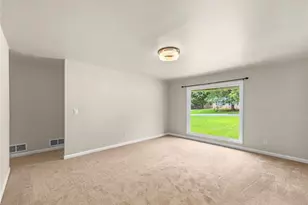 565 Wavelyn Way, Riverdale, GA 30274 - Photo 4