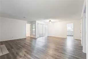 605 Garden Ct, Atlanta, GA 30328 - Photo 4