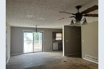 667 King Road, Stone Mountain, GA 30088 - Photo 4