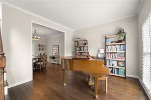 4910 Bettes Ct, Alpharetta, GA 30004 - Photo 6