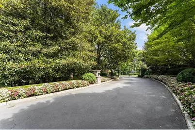 675 W Paces Ferry Unit #10 Road NW, Atlanta, GA 30327 - Photo 2