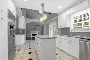 810 Devenish Ln, Roswell, GA 30075 - Photo 14