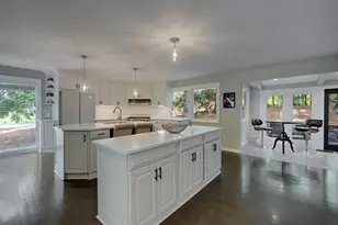 305 River Knoll Dr, Sandy Springs, GA 30328 - Photo 12