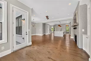 124 W Wieuca Rd NE, Sandy Springs, GA 30342 - Photo 8