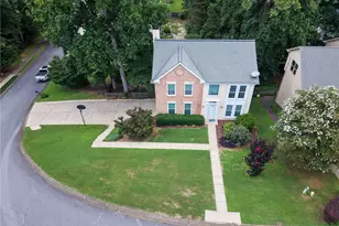 2195 Whitehall Dr NE, Marietta, GA 30066 - Photo 2