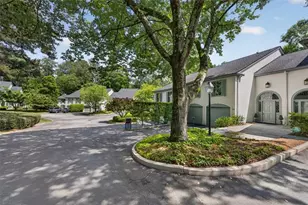 11 Mooregate Square NW, Atlanta, GA 30327 - Photo 4