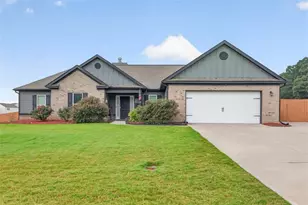 305 McMillian Ct, Winder, GA 30680 - Photo 1