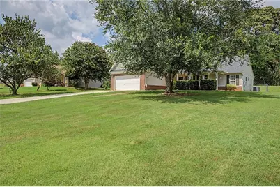 1438 Solomon Drive, Winder, GA 30680 - Photo 4