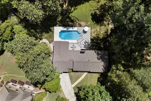 4770 Chatworth Ct, Sandy Springs, GA 30342 - Photo 4