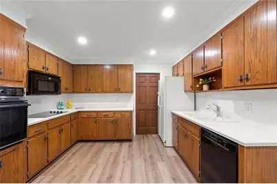 2932 Village Drive, Marietta, GA 30062 - Photo 10
