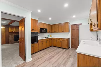 2932 Village Drive, Marietta, GA 30062 - Photo 12