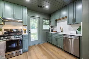 1802 La Dawn Ln NW, Atlanta, GA 30318 - Photo 8