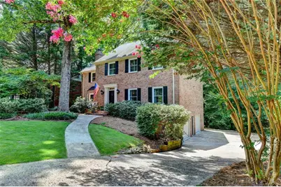 585 Cambridge Way, Sandy Springs, GA 30328 - Photo 4