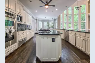 8190 Nesbit Ferry Road, Sandy Springs, GA 30350 - Photo 12
